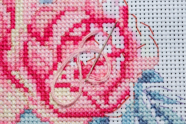 Ręcznie haftowany detal